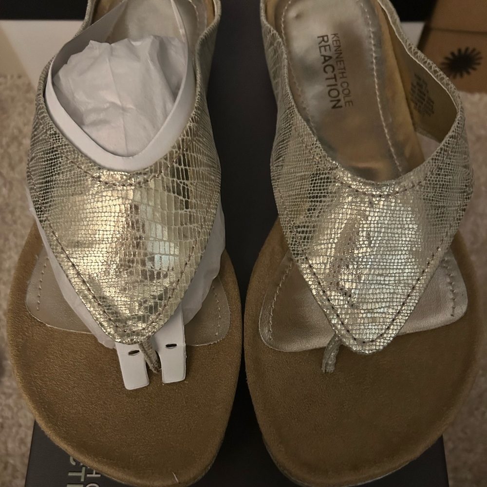Kenneth Cole Reaction Silver and Tan Elegant Slide